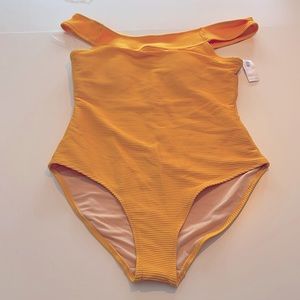 Old Navy off the shoulder swimsuit L